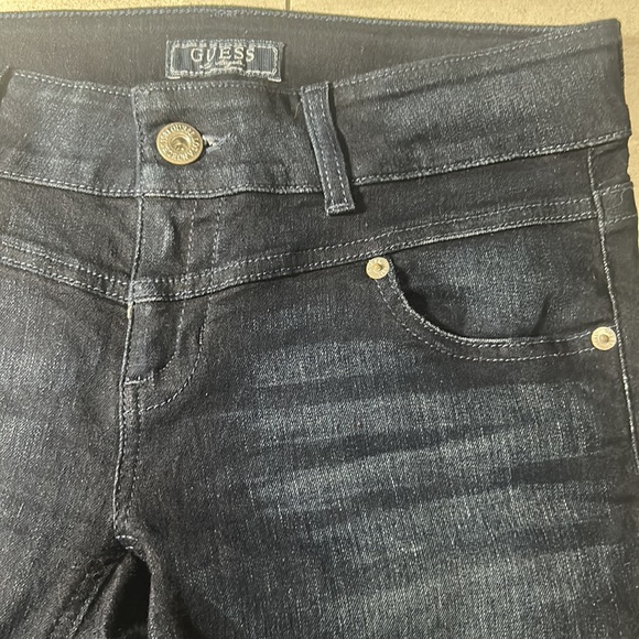 Guess super soft and stretchy capris, Sz 29 - Picture 2 of 5